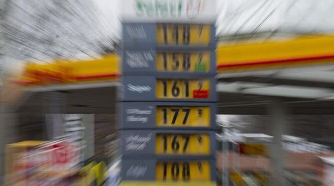 Wie kann man der Preispolitik der großen Tankstellenketten beikommen? Foto: Kay Nietfeld 