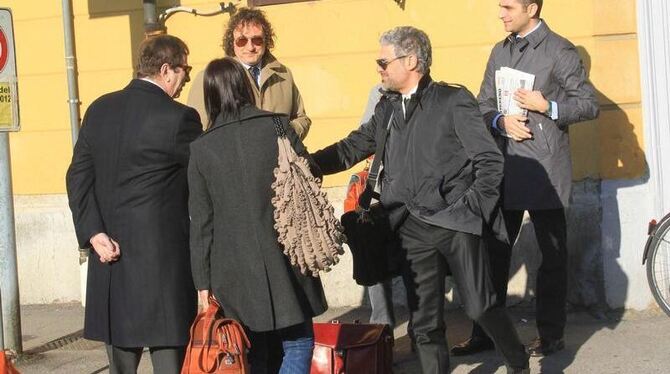 Anwälte von Passagieren der havarierten »Costa Concordia« treffen in Grosseto zum Beweissicherungsverfahren ein. Foto: Enzo R