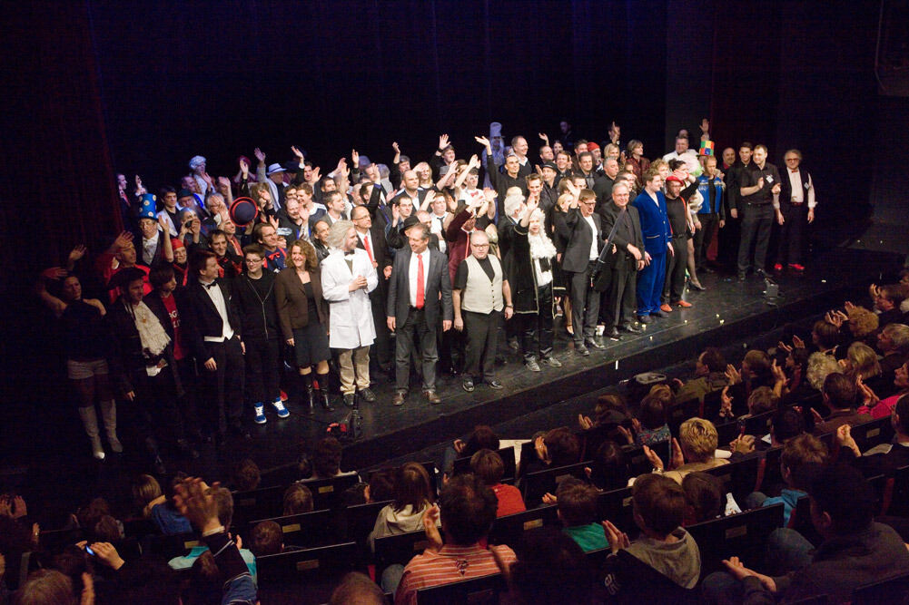 100 Magier in 100 Minuten