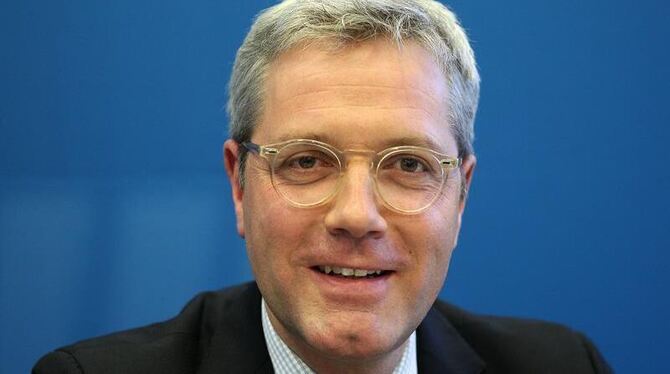 Der Vorsitzende der NRW-CDU und Spitzenkandidat für die Landtagswahl, Norbert Röttgen, kommt in Düsseldorf zu einem Hintergru