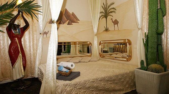 Bordell-Zimmer: Ein Bordell ist im juristischen Sinn keine Vergnügungsstätte, hat ein Gericht festgestellt. Foto: Alina Novop