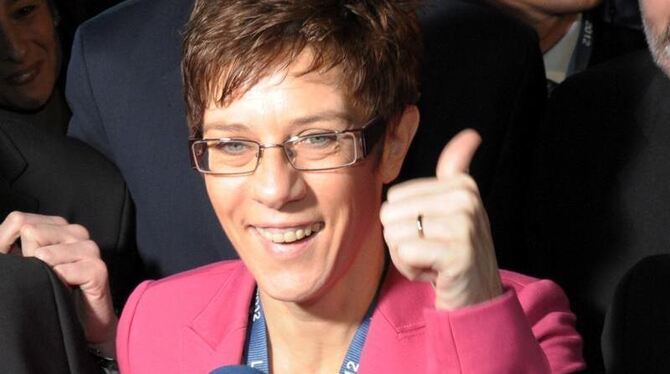 Annegret Kramp-Karrenbauer, Spitzenkandidatin der CDU bei der Landtagswahl im Saarland,  freut sich über das Wahlergebnis. Fo