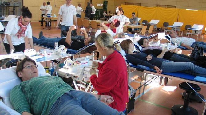 Frauen gehören in Münsingen auch im »Jubiläumsjahr« zu jener Gruppe, die gerne gleich am frühen Nachmittag zum Blutspenden kommt