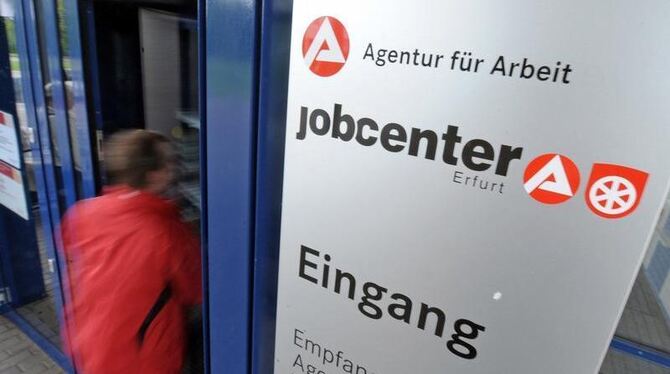 Wenn ein Arbeitsloser einen Termin im Jobcenter versäumt, drohen Sanktionen. Foto: Martin Schutt
