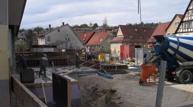Zügig voran gehen derzeit die Bauarbeiten für den ersten Bauabschnitt der Pfullinger Realschul-Erweiterung an der Schlossstraße.