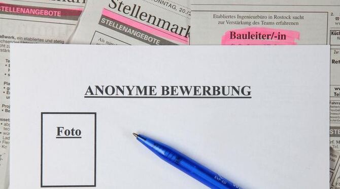 In einem Pilotprojekt haben acht Unternehmen anonymisierte Bewerbungsverfahren getestet. Foto: Jens Büttner