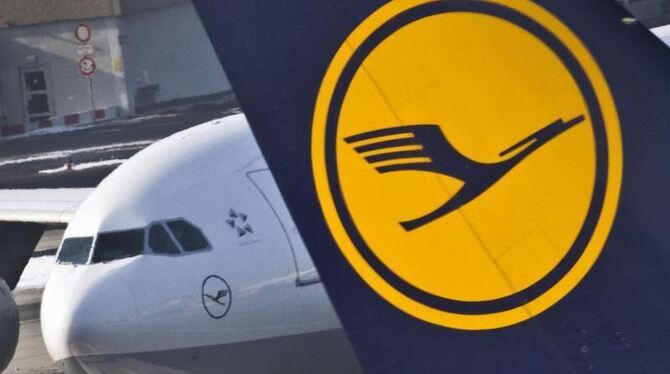  Bei Lufthansa soll die Flotte soll bis zum Jahr 2014 nicht wachsen, Strecken werden gestrichen, und auch an die Gehälter und