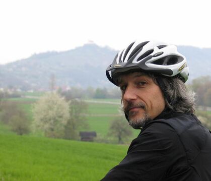 Landschaftsführer Martin Mages führt per Rad durch die Schwäbische Pforte.