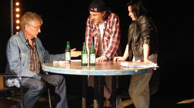 Videotexte selbst geschrieben: Patrick Differt, Eugen Werz und Tina Eppers. . FOTO: BÖRNER Videotexte selbst geschrieben: Patrick Differt, Eugen Werz und Tina Eppers. . FOTO: BÖRNER