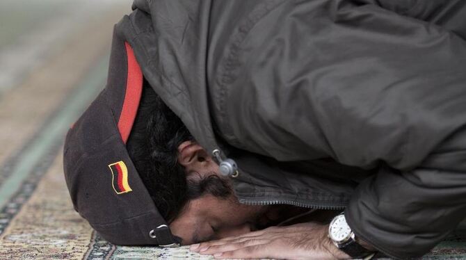 Gebet in einer Moschee.