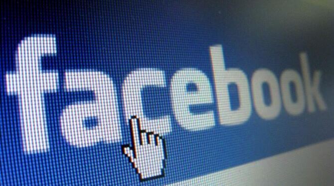 Facebook will laut einem Zeitungsbericht mit einer Bewertung von 85 bis 95 Milliarden Dollar an die Börse gehen. Foto: Stepha