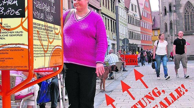 Simone Degler an einem ganz normalen Wochentag in der Wilhelmstraße: Allein auf den paar Metern von der Marienkirche bis zum Caf