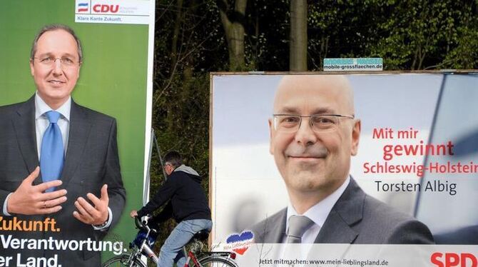 Wahlplakate von CDU-Spitzenkandidat Jost de Jager (l) und SPD-Spitzenkandidat Torsten Albig (r) im schleswig-holsteinischen N