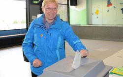 Anke Spoorendonk, Spitzenkandidatin des SSW (Südschleswigscher Wählerverband) gibt im Wahllokal in Harrislee ihre Stimme ab. 