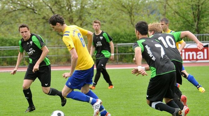 Andreas Wurster (rechts) feiert mit Gönningen den Titel. Andreas Wurster (rechts) feiert mit Gönningen den Titel.