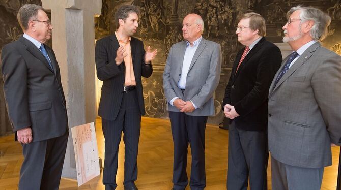 Auch der Rotary Club Reutlingen-Tübingen-Süd beteiligt sich: (von links) Dietrich Weber, OB Boris Palmer, Georg Sandberger, Karl Auch der Rotary Club Reutlingen-Tübingen-Süd beteiligt sich: (von links) Dietrich Weber, OB Boris Palmer, Georg Sandberger, Karl