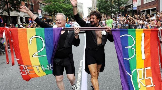 Zwei Manner bei der Gay Pride in New York: Obama setzt sich für die Schwulen-Ehe ein. Es ist ein riskanter Schritt sechs Mona