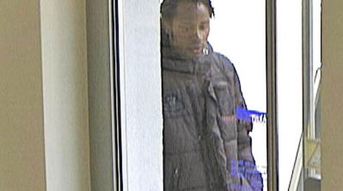 Wer diesen Mann kennt, soll sich bei der Polizei melden.