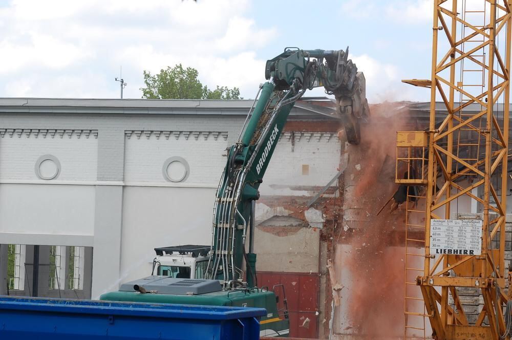 Abbruch der alten Metzinger Samtfabrik