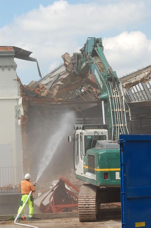 Abbruch der alten Metzinger Samtfabrik