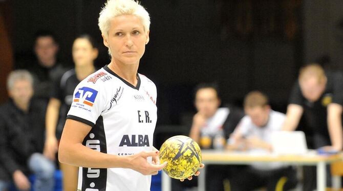 Greift am Freitag zum letzten Mal selbst zum Ball: Meistertrainerin Edina Rott.