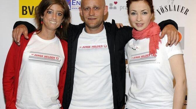 Claudia Kotter (l-r), Gründerin des Vereins Junge Helden, hat in Jürgen Vogel und Loretta Stern prominente Unterstützer gefun