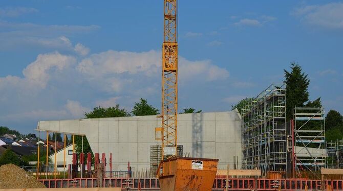 Die ersten Wände stehen: Der Gemeinderat hat bereits die Farbgebung für die neue Sonnenbühler Sporthalle beschlossen.