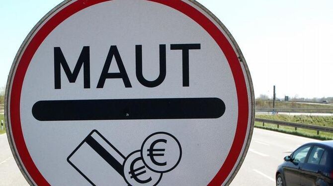 Verkehrsschild vor einem mautpflichtigen Straßenabschnitt. Foto: Bernd Wüstneck/Archiv