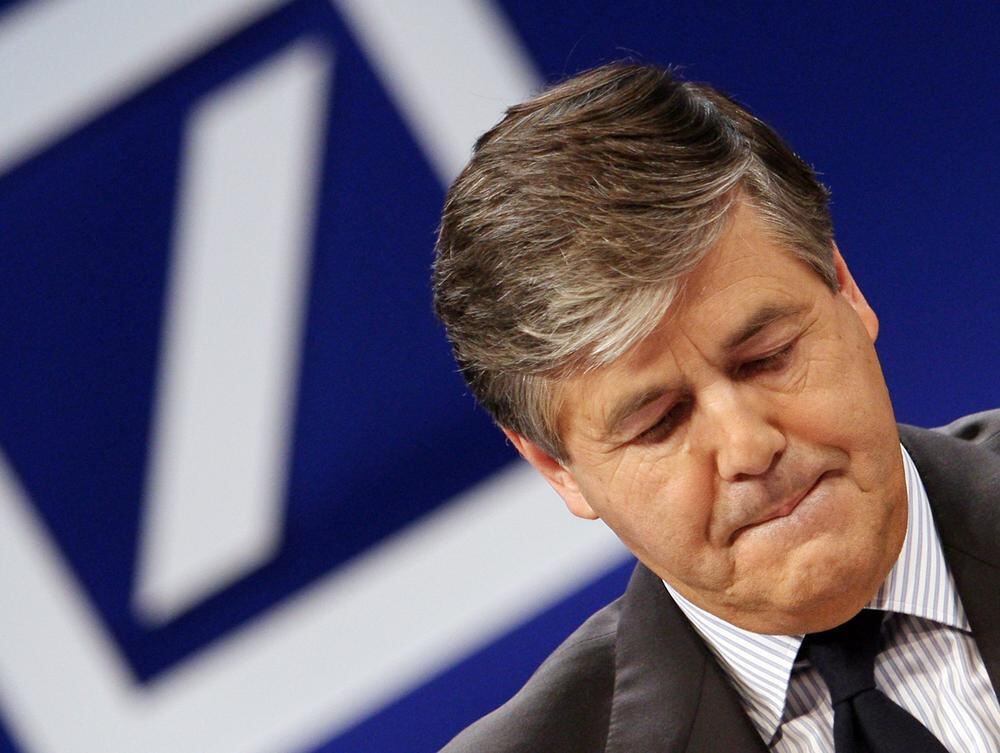 Josef Ackermann, Vorstandsvorsitzender der Deutschen Bank, gibt 2008 in Frankfurt am Main die Bilanzzahlen des Unternehmens beka