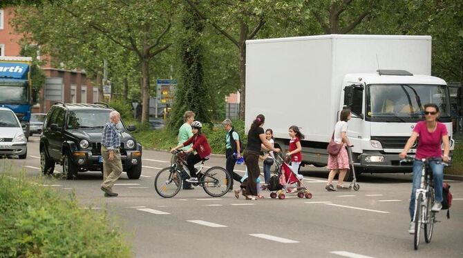 Begegnungsstätte Kreuzung: Der Lindach-»Knoten« trägt seinen Namen zurecht.  FOTO: TRINKHAUS