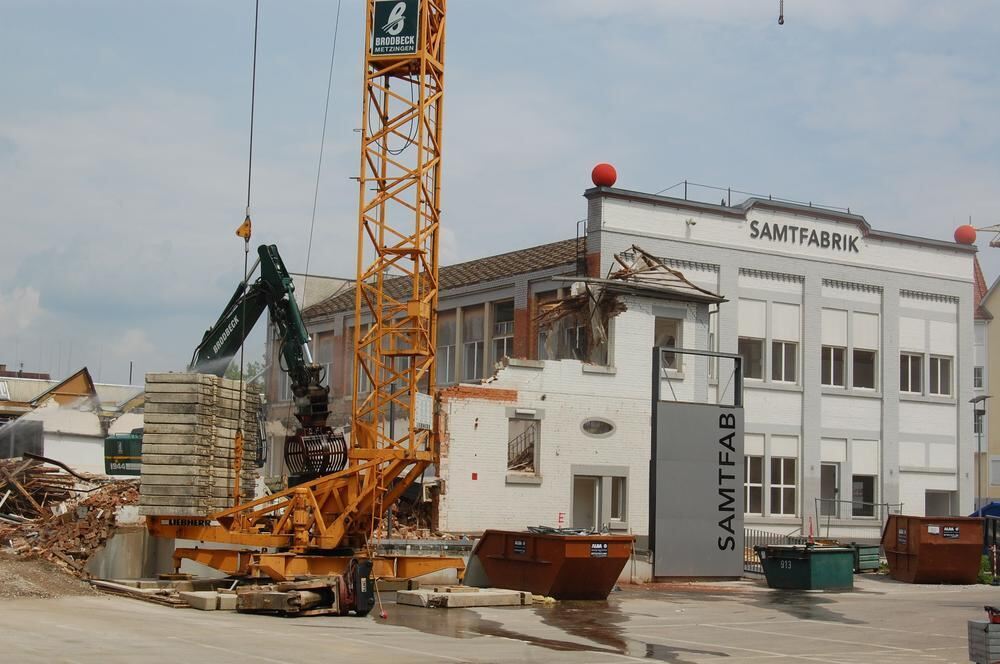 Abbruch der alten Metzinger Samtfabrik