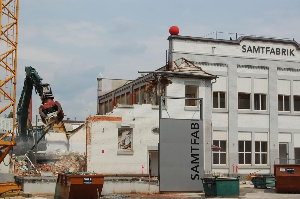 Abbruch der alten Metzinger Samtfabrik