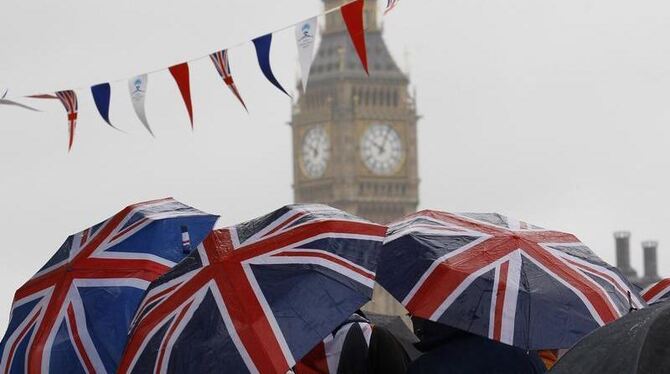 Die Briten trotzen dem Regen. Foto: Kerim Okten