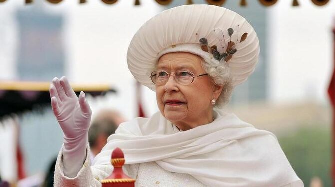 Die Queen feiert ihr Thronjubiläum auf der Themse. Foto: John Stillwell