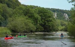 Ein wunderschönes Erlebnis für Groß und Klein: Familien-Paddeltour auf der Oberen Donau, kurz hinter Dietfurt.