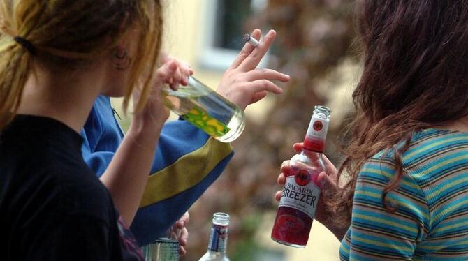 Jugendlicher Alkoholkonsum.