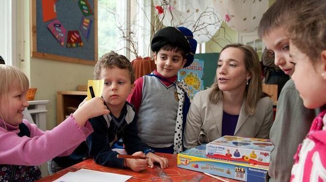 Bundesfamilienministerin Kristina Schröder (CDU) besucht den Jüdischen Kindergarten Gan Israel in Berlin. Foto: Jörg Carstens