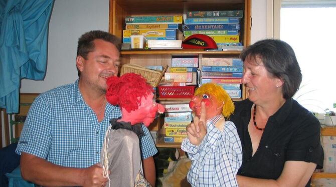 Wolfgang Enzer und Pia Albinger sind ein eingespieltes Team. Sie bringen für die Betreuung von Kindern, die Entwicklungsprobleme Wolfgang Enzer und Pia Albinger sind ein eingespieltes Team. Sie bringen für die Betreuung von Kindern, die Entwicklungsprobleme