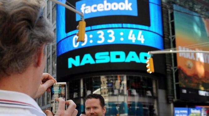 Facebook-Werbung an der US-Technologiebörse Nasdaq. Foto: Andrew Gombert/Archiv