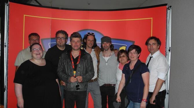 Markus und Daniela Fauser (links), Konstanze Schrade und Marion Reiner (rechts) mit den Jungs von Stereolove. Markus und Daniela Fauser (links), Konstanze Schrade und Marion Reiner (rechts) mit den Jungs von Stereolove.