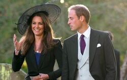 Prinz William und Herzogin Catherine: Die Hutkreation von «Get Ahead Hats» mit Organza-Krone und Federn wird versteigert. Fot