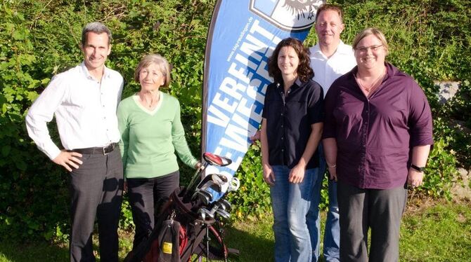 Die Kooperation eingeleitet (von links): Klaus Rottmayr (Golfbeauftragter TSG), Elke Bochinger (Golfclub Presse/Öffentlichkeitsa
