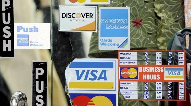 Nach Angaben des FBI sind bei einer gezielten Aktion gegen Kreditkartenbetrüger in 13 Ländern, darunter auch Deutschland, 24 Nach Angaben des FBI sind bei einer gezielten Aktion gegen Kreditkartenbetrüger in 13 Ländern, darunter auch Deutschland, 24