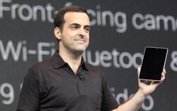 Android-Produktmanager Hugo Barra, präsentiert den iPad-Konkurrenten Nexus 7, der mit einem Einstiegspreis von 200 Dollar auf