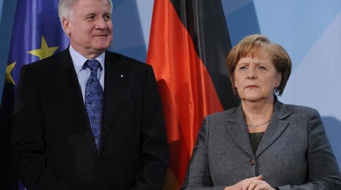 Bundeskanzlerin Merkel und Bayerns Ministerpräsident Seehofer im Bundeskanzleramt in Berlin. Foto: Rainer Jensen / Archiv