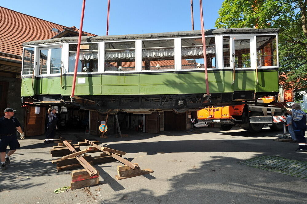 Straßenbahn wird Straßencafe