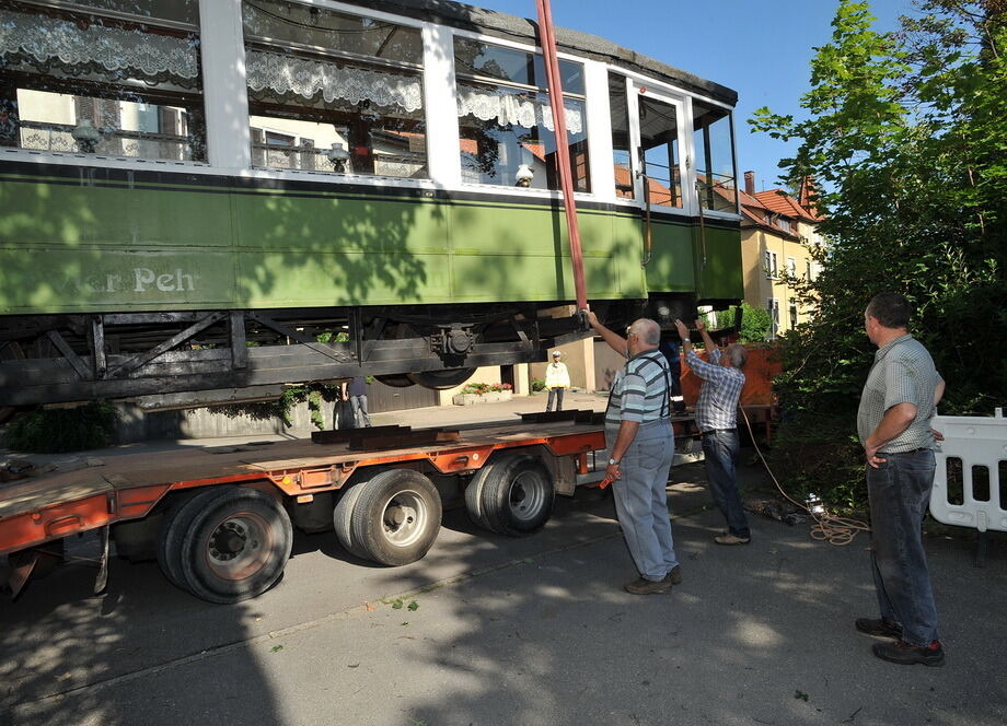 Straßenbahn wird Straßencafe
