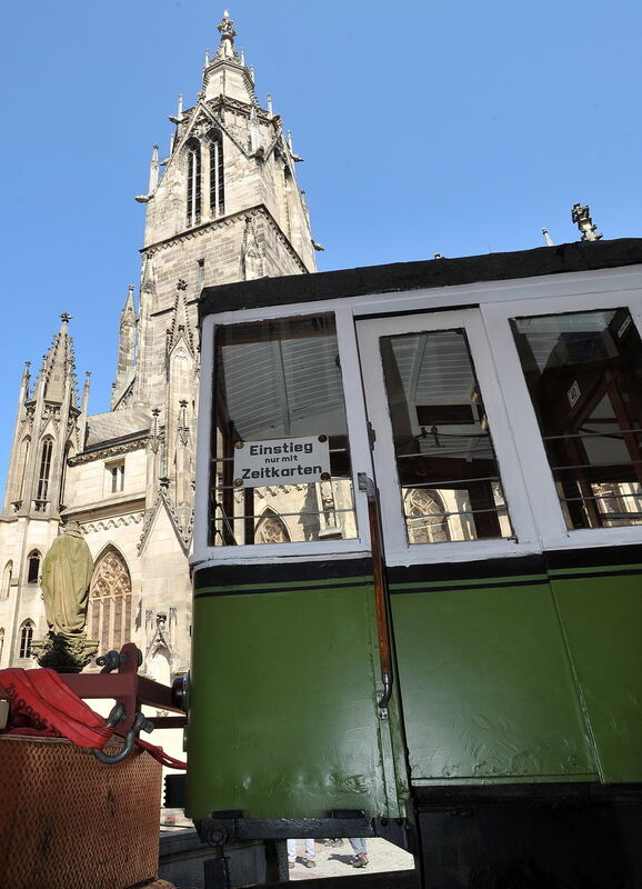 Straßenbahn wird Straßencafe