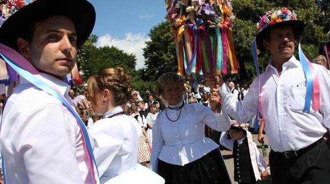 Bunt und international ging es in Betzingen bei der Kirchweih der Banater Schwaben zu. FOTO: FINI