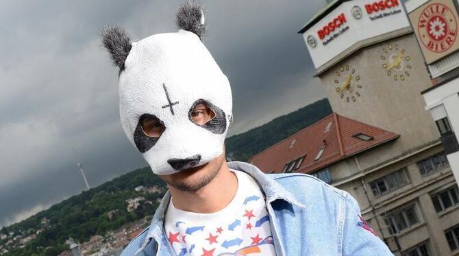 Der Typ mit der Maske - der Pandamaske: Cro. Foto: Bernd Weißbrod 